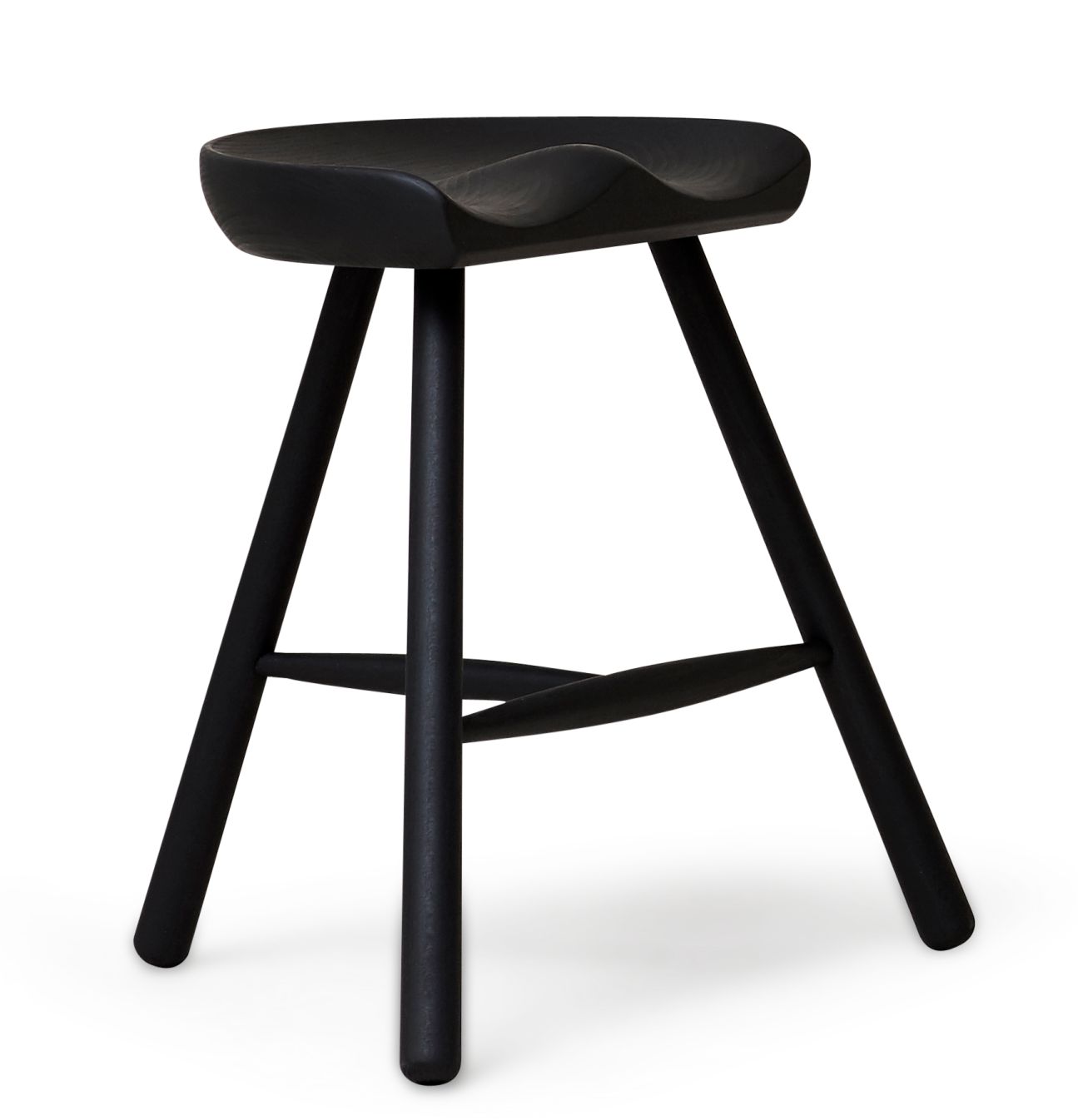 Shoemaker Chair No. 49, schwarz gebeizter Holz-Hocker mit ergonomisch geformter Sitzfläche.